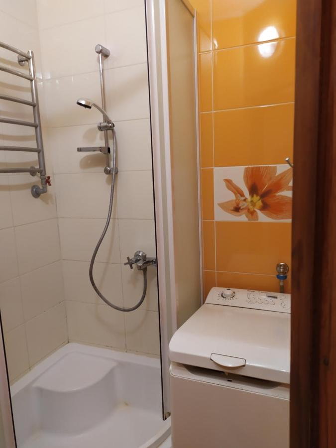 ריבנה Three Bedroom Stepana Bandery Street מראה חיצוני תמונה