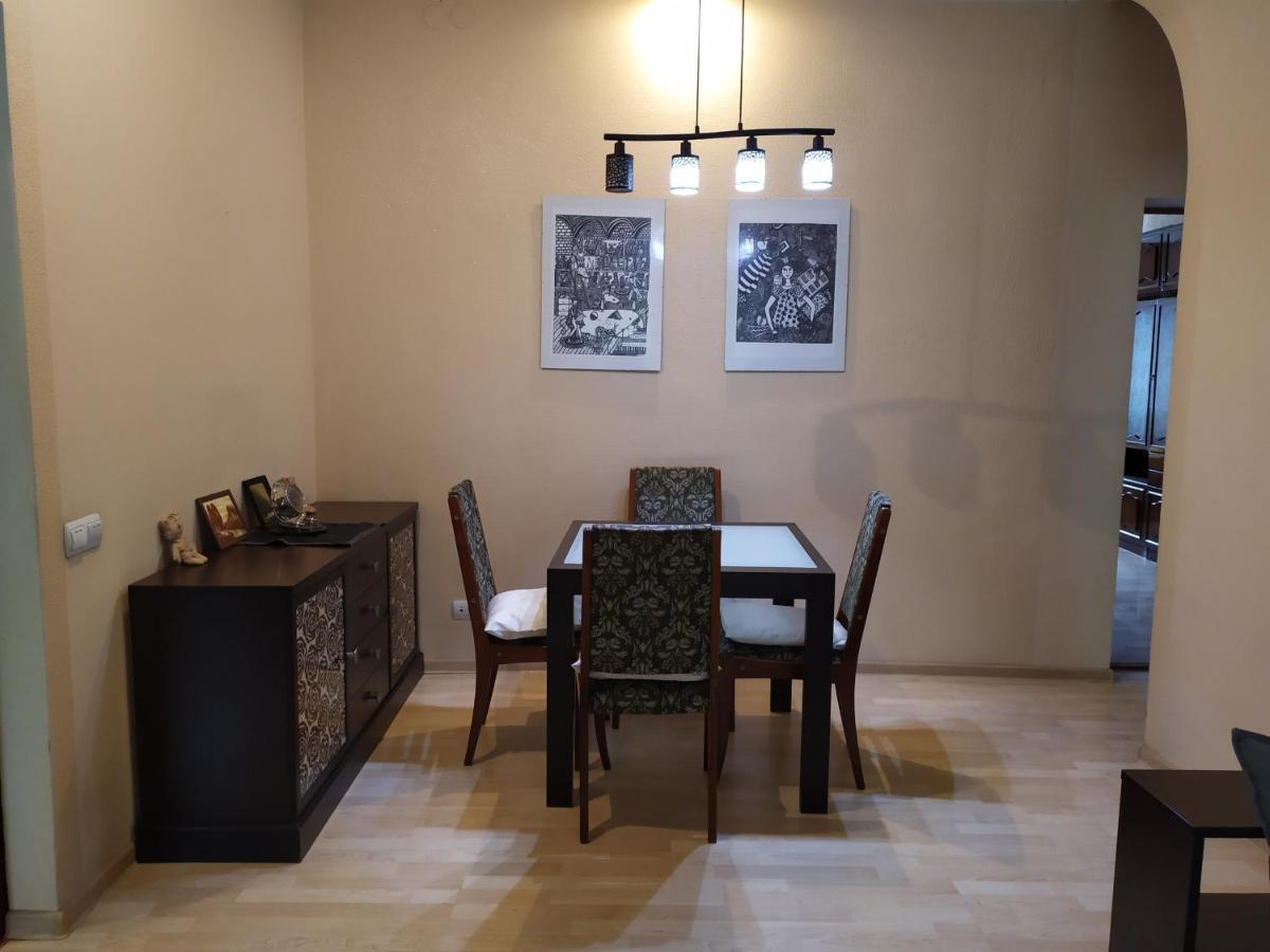 ריבנה Three Bedroom Stepana Bandery Street חדר תמונה