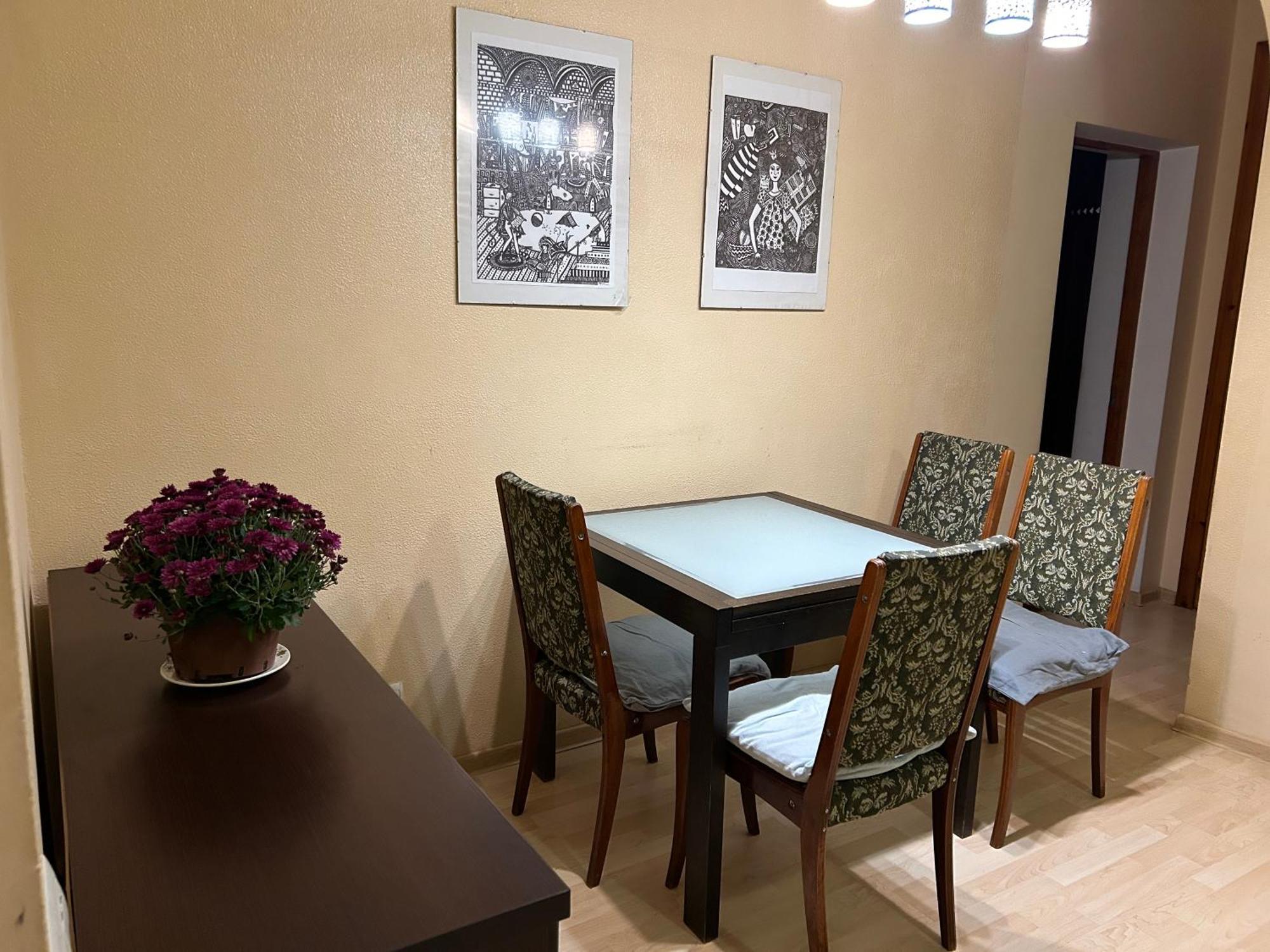 ריבנה Three Bedroom Stepana Bandery Street מראה חיצוני תמונה