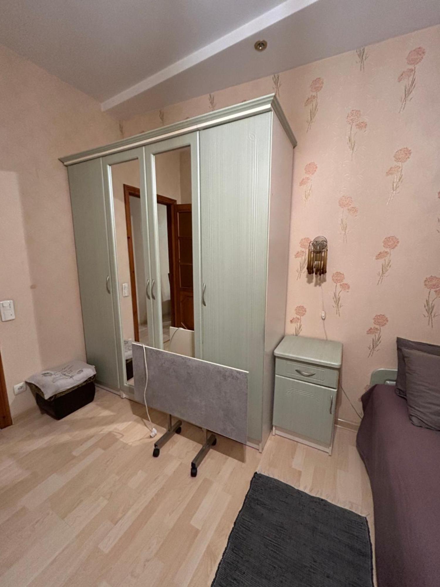 ריבנה Three Bedroom Stepana Bandery Street מראה חיצוני תמונה